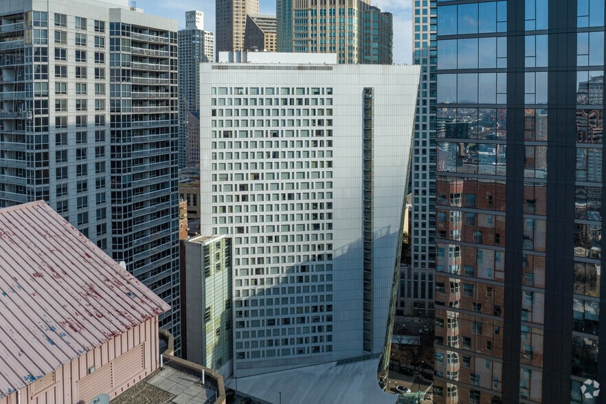 More Photos Of 20 E Chestnut St, Chicago Hotel For Sale