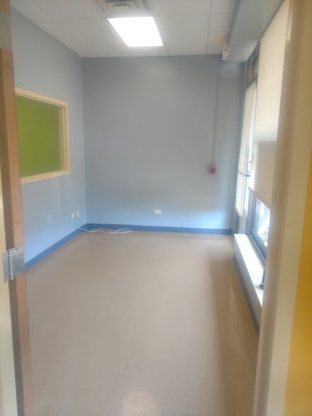 More Photos Of 5400-5406 W Devon Ave, Chicago Storefront Retail Office For Lease