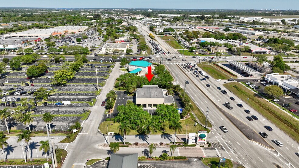 More Photos Of 3250 SE Federal Hwy, Stuart Freestanding For Lease