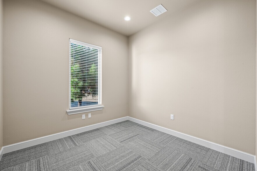 More Photos Of 206 Slide Rd, Lubbock Office For Lease