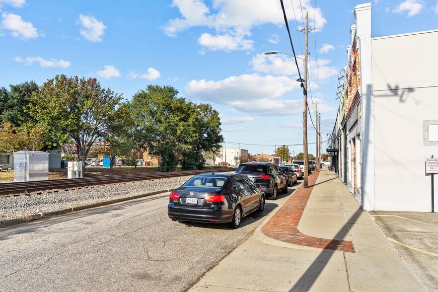 More Photos Of 123 S Railroad Ave, Dunn General Retail For Sale