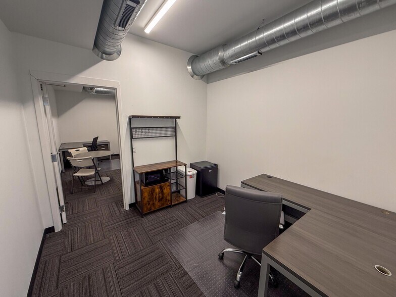 More Photos Of 3714 4th St NW, Austin Warehouse For Lease