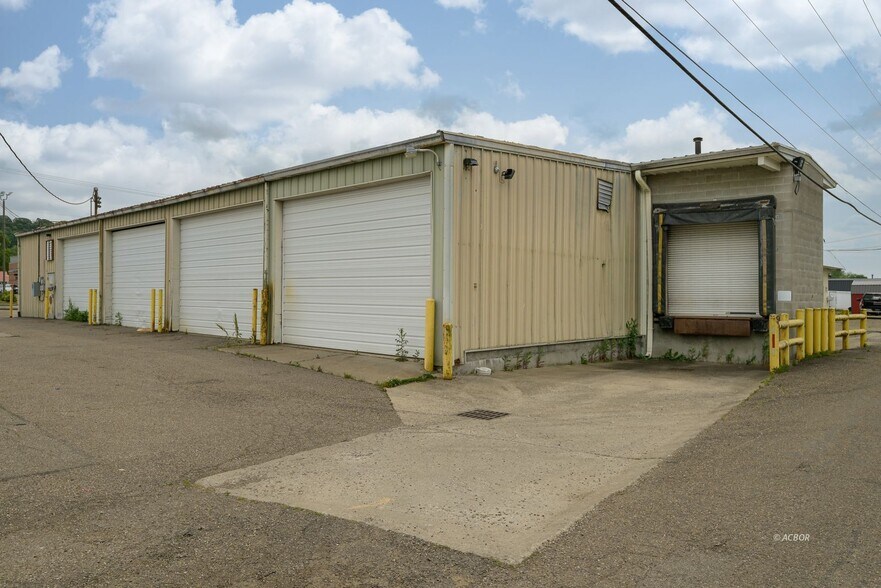 Primary Photo Of 1708 Eastern Ave, Gallipolis Flex For Sale