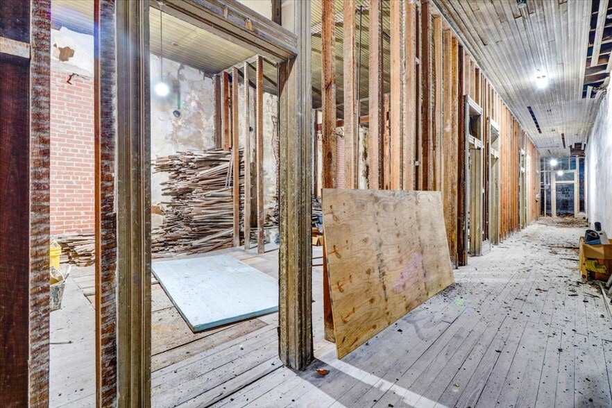 More Photos Of 111 N Queen St, Kinston Storefront For Sale