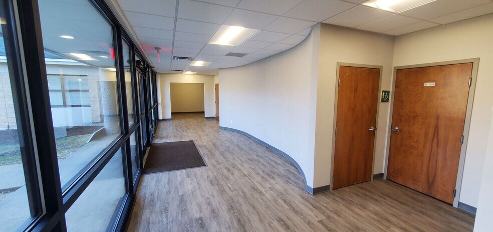 More Photos Of 20 Commerce Park Dr, Milford Unknown For Lease