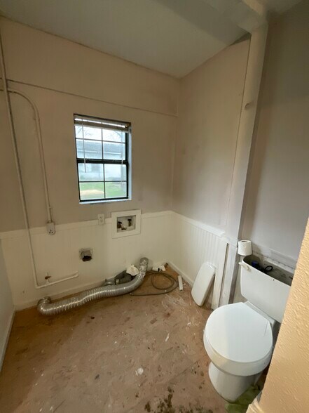More Photos Of 609 Oak St, La Marque Warehouse For Sale