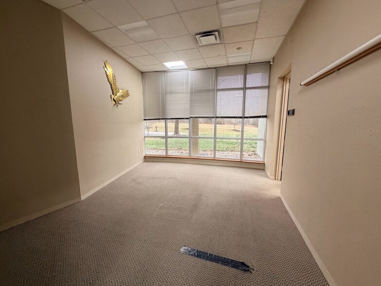 More Photos Of 4111 Founders Blvd, Batavia Manufacturing For Sale