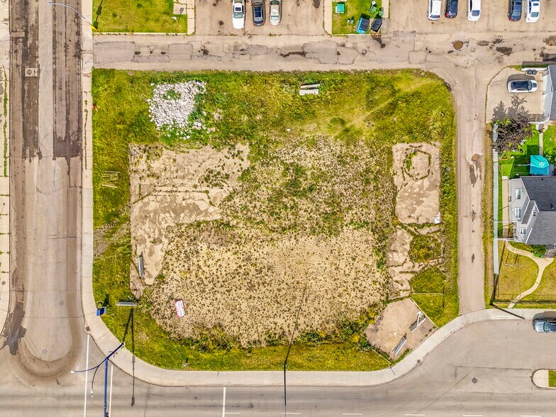 More Photos Of 13408 Fort Rd NW, Edmonton Storefront For Lease