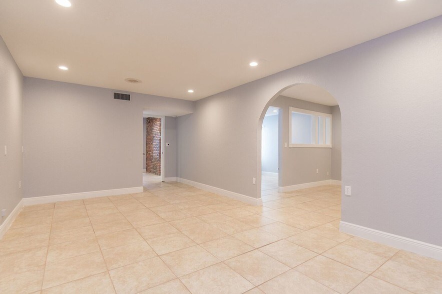 More Photos Of 2244 1st Ave N, Saint Petersburg Medical For Lease