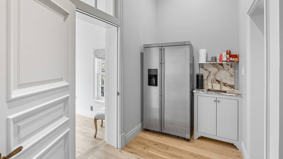 More Photos Of 1008 West Ave, Austin Unknown For Lease