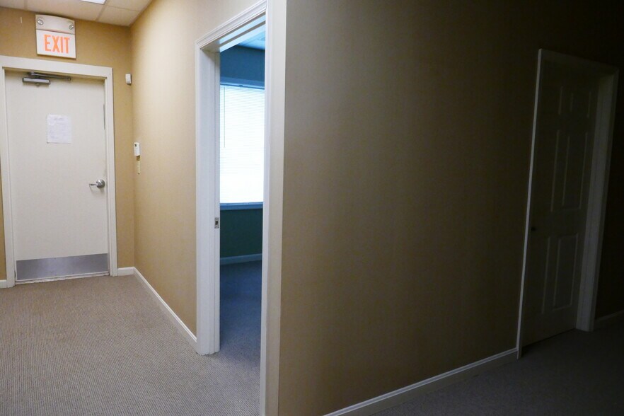 More Photos Of 142 Linden Dr, Winchester Office For Sale