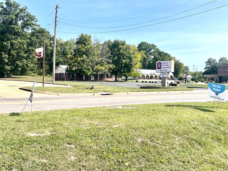 More Photos Of 924 N Main St, Mountain Grove Restaurant For Sale