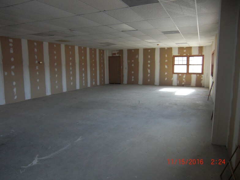 More Photos Of 696 Amity Rd, Bethany General Retail For Lease