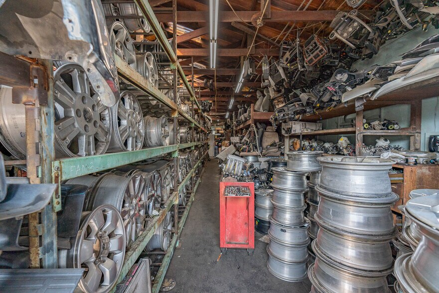 More Photos Of 11540 Hart St, North Hollywood Warehouse For Sale