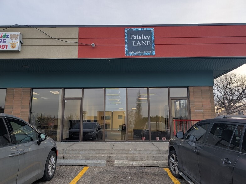 More Photos Of 21-33 Sioux Rd, Sherwood Park Storefront For Lease