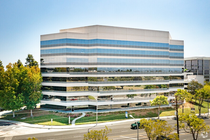 More Photos Of 400 Corporate Pointe, Culver City Loft Creative Space For Lease