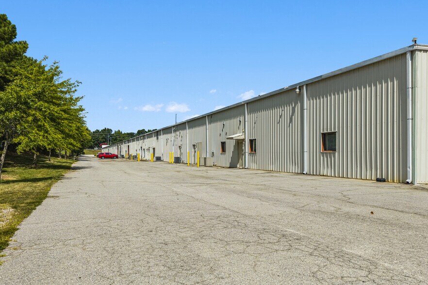 More Photos Of 3301 Jones Sausage Rd, Garner Warehouse For Lease