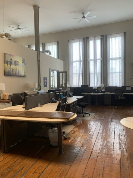 More Photos Of 2250 W Grand Ave, Chicago Storefront Retail Office For Lease