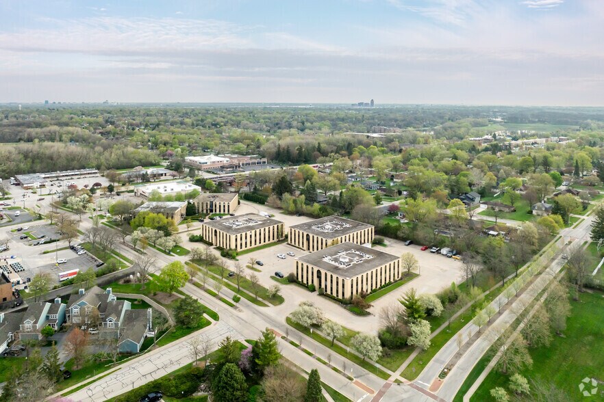 More Photos Of 121 Fairfield Way, Bloomingdale Unknown For Lease