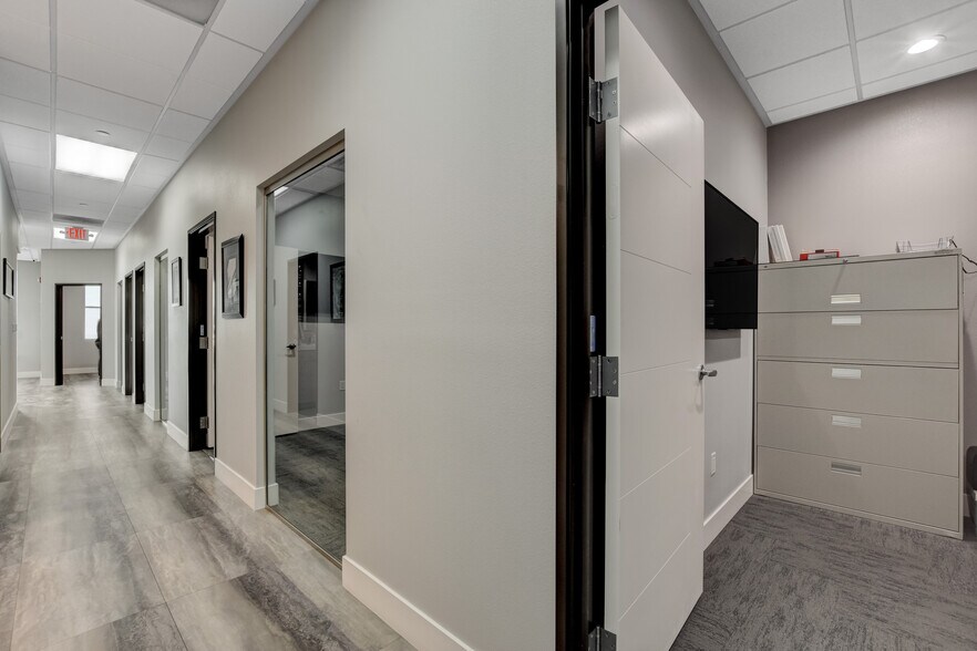 More Photos Of 545 W Sunset Rd, Henderson Flex For Sale