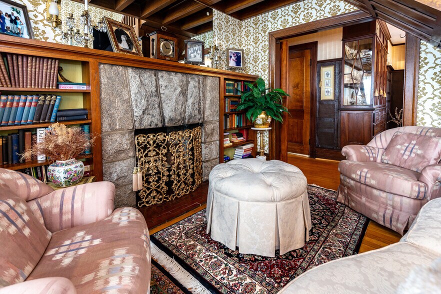 More Photos Of 90 Putnam Pike, Johnston Flex For Sale