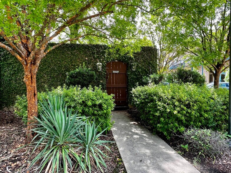 More Photos Of 117 Walnut St, Hattiesburg Restaurant For Sale