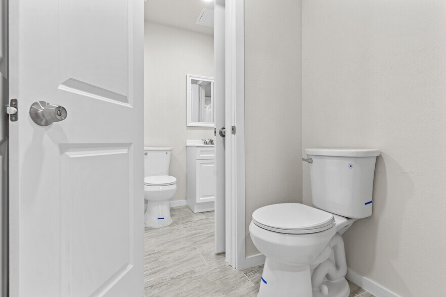 More Photos Of 8330 Carvel Ln, Houston Apartments For Sale