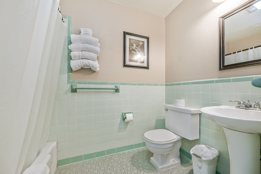 More Photos Of Falcon Motel, Stinnett Hotel For Sale