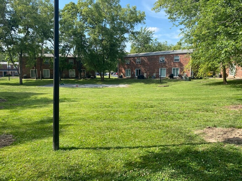 More Photos Of 1624 Northwinds Estates Dr, Saint Louis Apartments For Sale