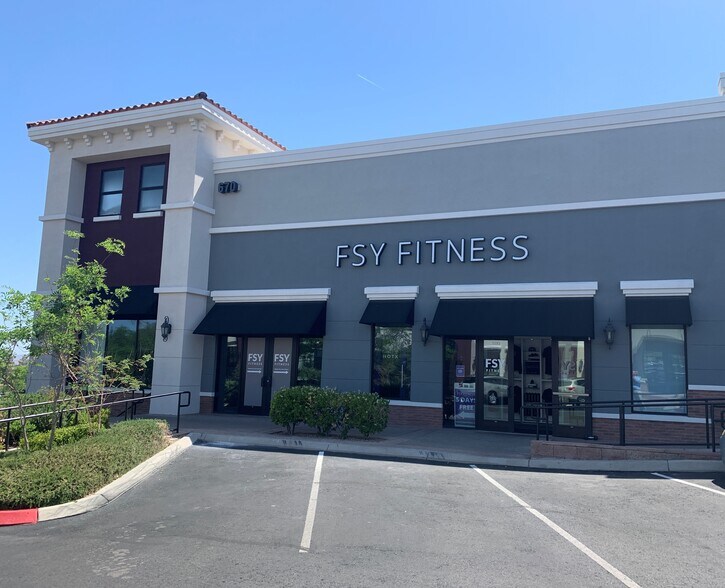 More Photos Of 670 S Green Valley Pky, Henderson Storefront Retail Office For Sale