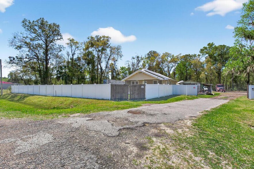 More Photos Of 10676 New Kings Rd, Jacksonville Office For Lease