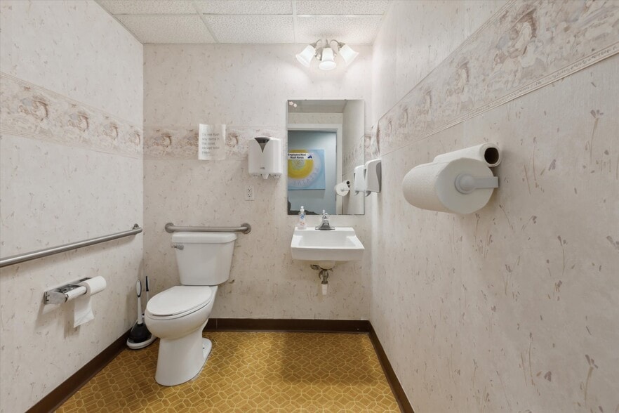 More Photos Of 615 S Euclid Ave, Bay City Medical For Sale