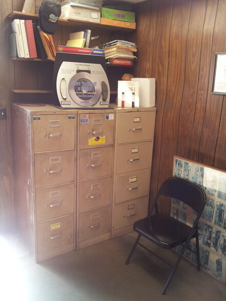 More Photos Of 10837 S Vermont Ave, Los Angeles Auto Repair For Lease