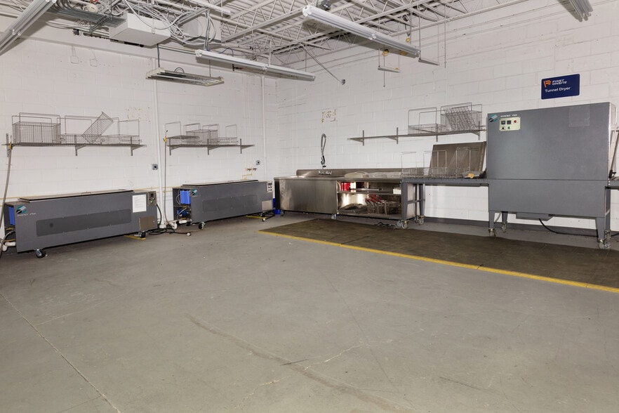 More Photos Of 5706-5712 Frederick Ave, Rockville Warehouse For Lease