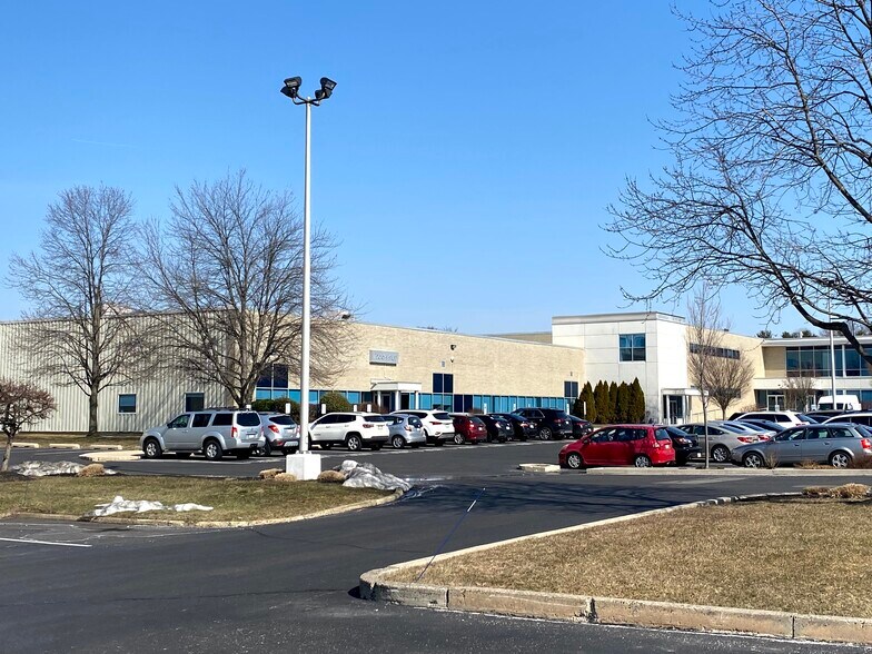 More Photos Of 330-339 S Warminster Rd, Hatboro Warehouse For Lease