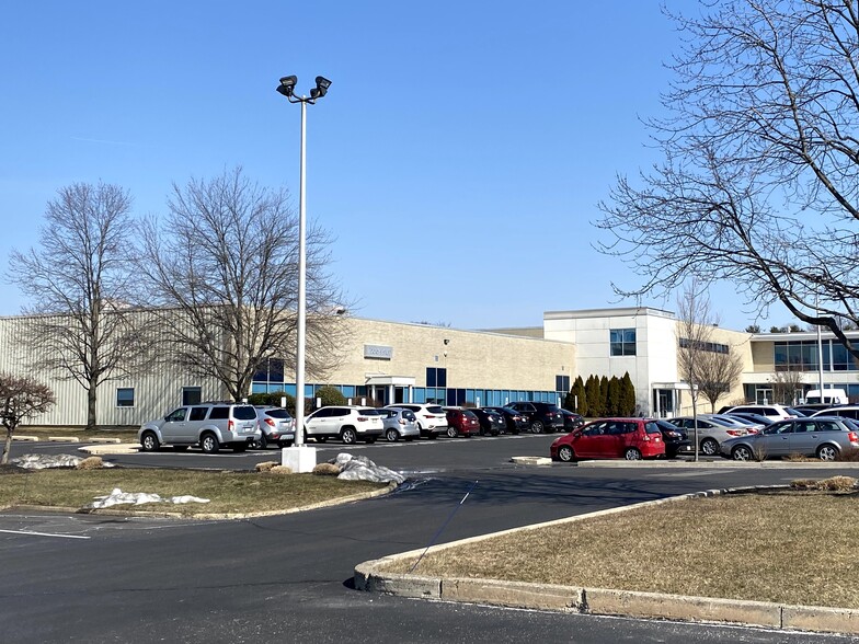 More Photos Of 330-339 S Warminster Rd, Hatboro Warehouse For Lease