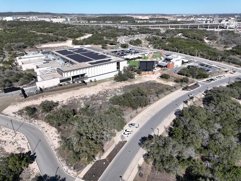 More Photos Of The Rock MOB, San Antonio Medical For Lease