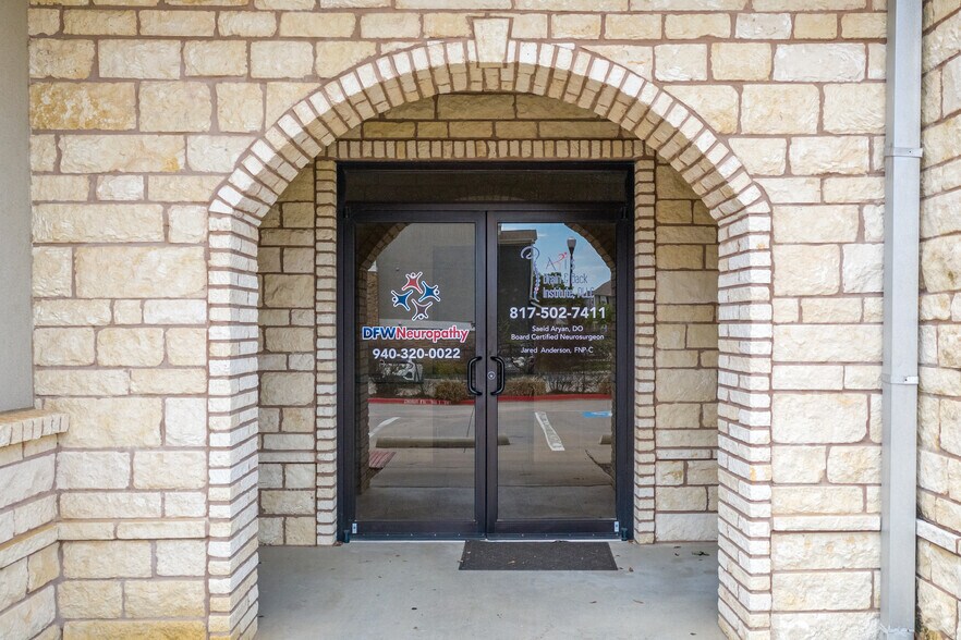 More Photos Of 2435 W Oak St, Denton Medical For Lease