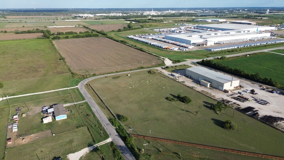 More Photos Of 4005 Windmill Rd, Joshua Land For Sale