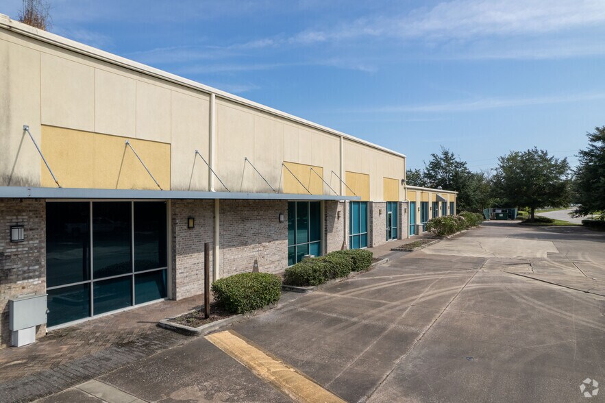 More Photos Of 705 Wells Rd, Orange Park Flex For Sale