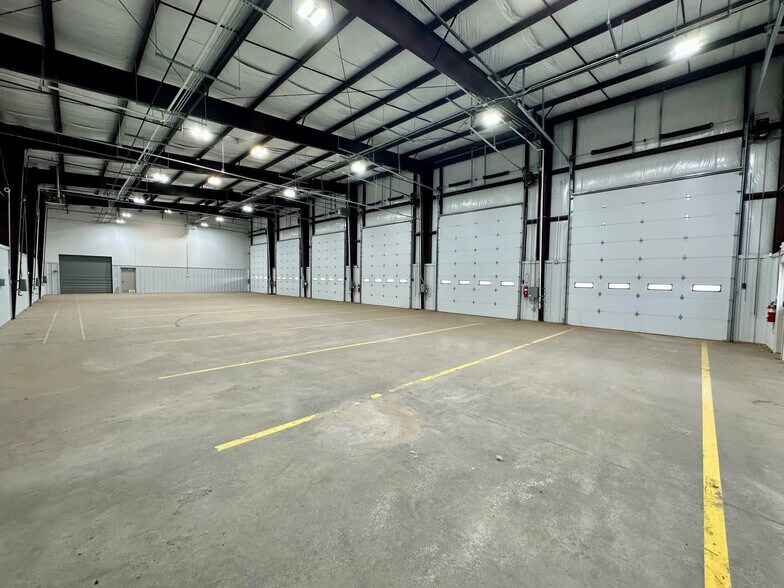 More Photos Of 10420 Interstate 40, Amarillo Warehouse For Lease