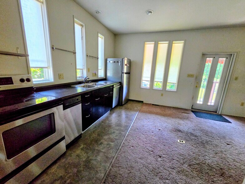 More Photos Of 108 S Market St, Ligonier Township Freestanding For Sale