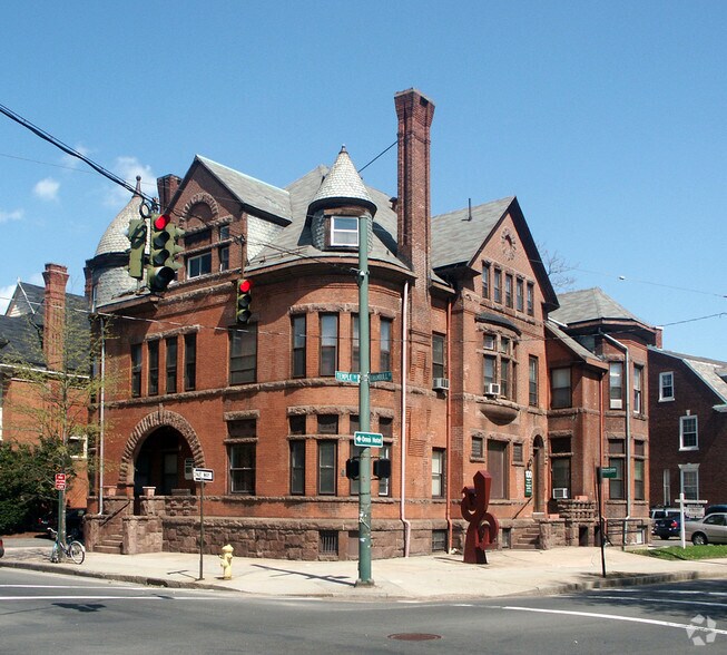 Primary Photo Of 79 Trumbull St, New Haven Apartments For Lease