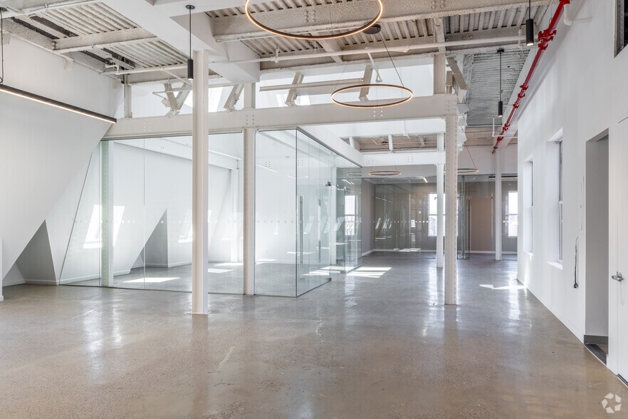 More Photos Of 156 Fifth Ave, New York Coworking Space