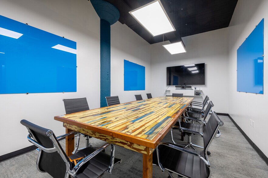 More Photos Of 25 N Market St, Jacksonville Coworking Space