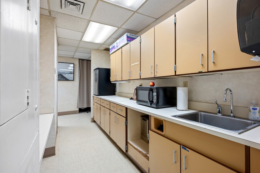 More Photos Of 5410 N Tryon St, Charlotte Medical For Sale