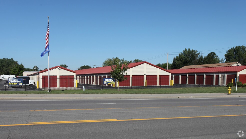 More Photos Of 2802 Transit Rd, West Seneca Self Storage For Lease
