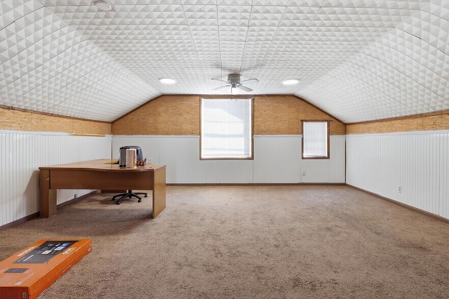 More Photos Of 823 NE 5th St, Crystal River Office For Sale