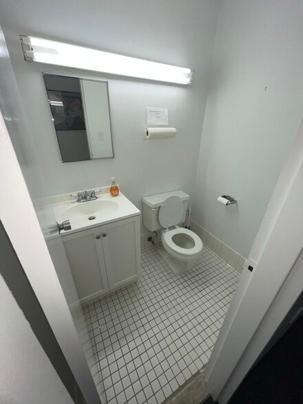 More Photos Of 20-24 Park Pl, Great Neck Office Residential For Lease