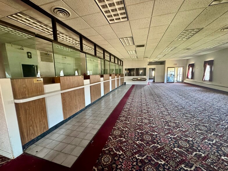 More Photos Of 115 E Main St, Webster Bank For Lease